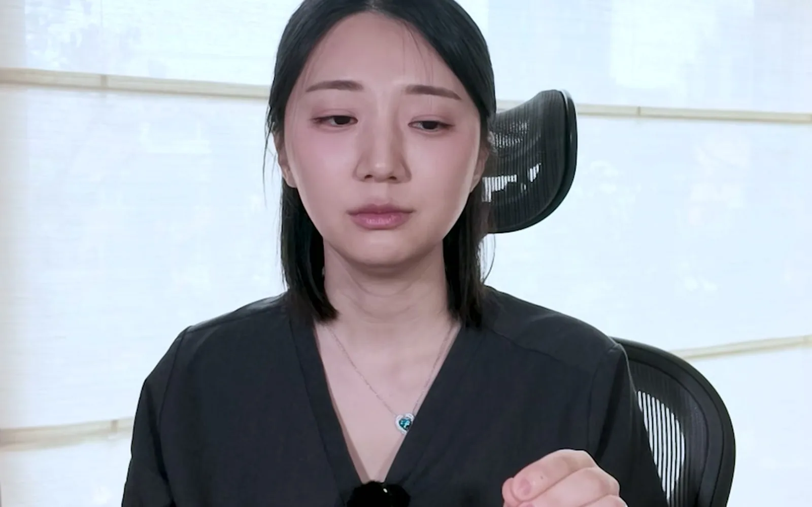 나이 들어 생긴 줄 알았던 가로 목주름의 진짜 원인
