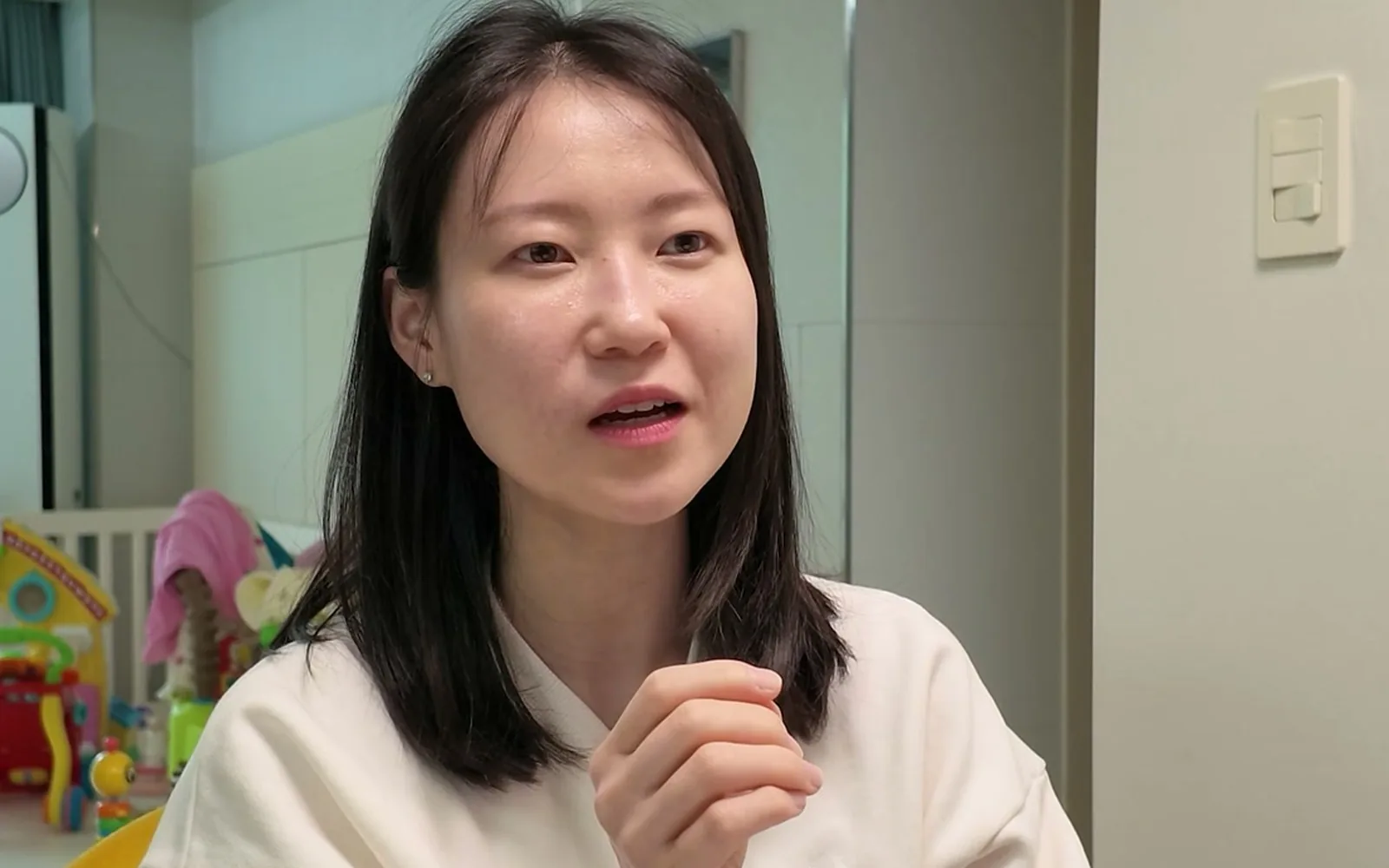 거울 보기 싫어진 50대, 공장형 시술 다 받으면 예뻐지나