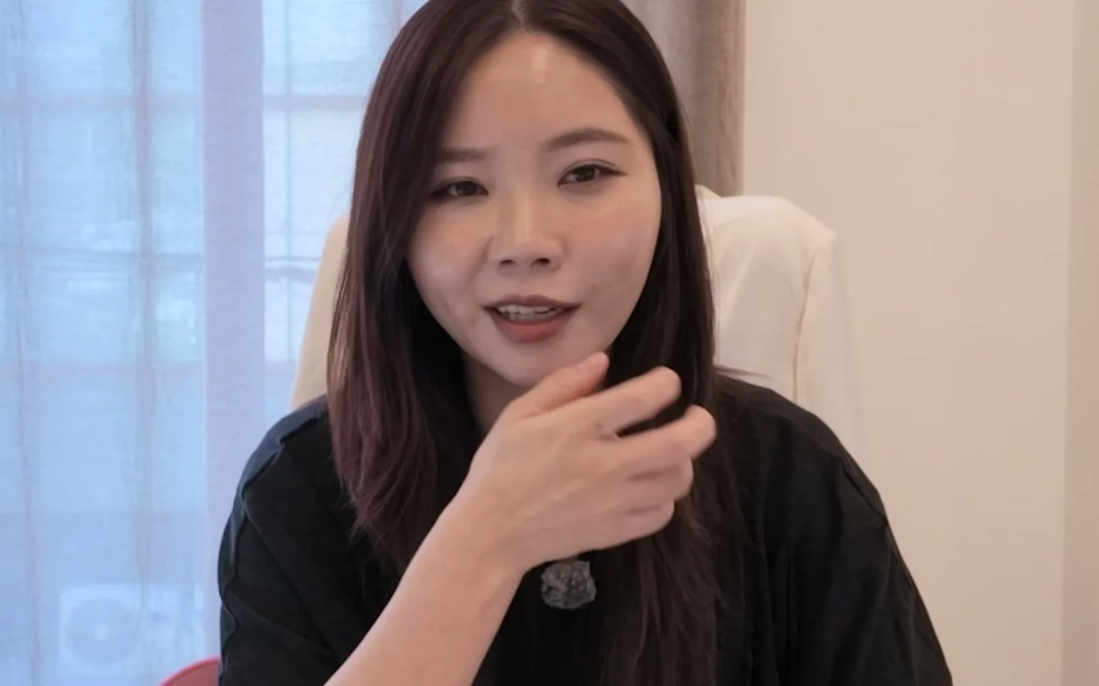 특정 부위 꺼짐에 집착하면 얼굴 전체 균형 무너진다