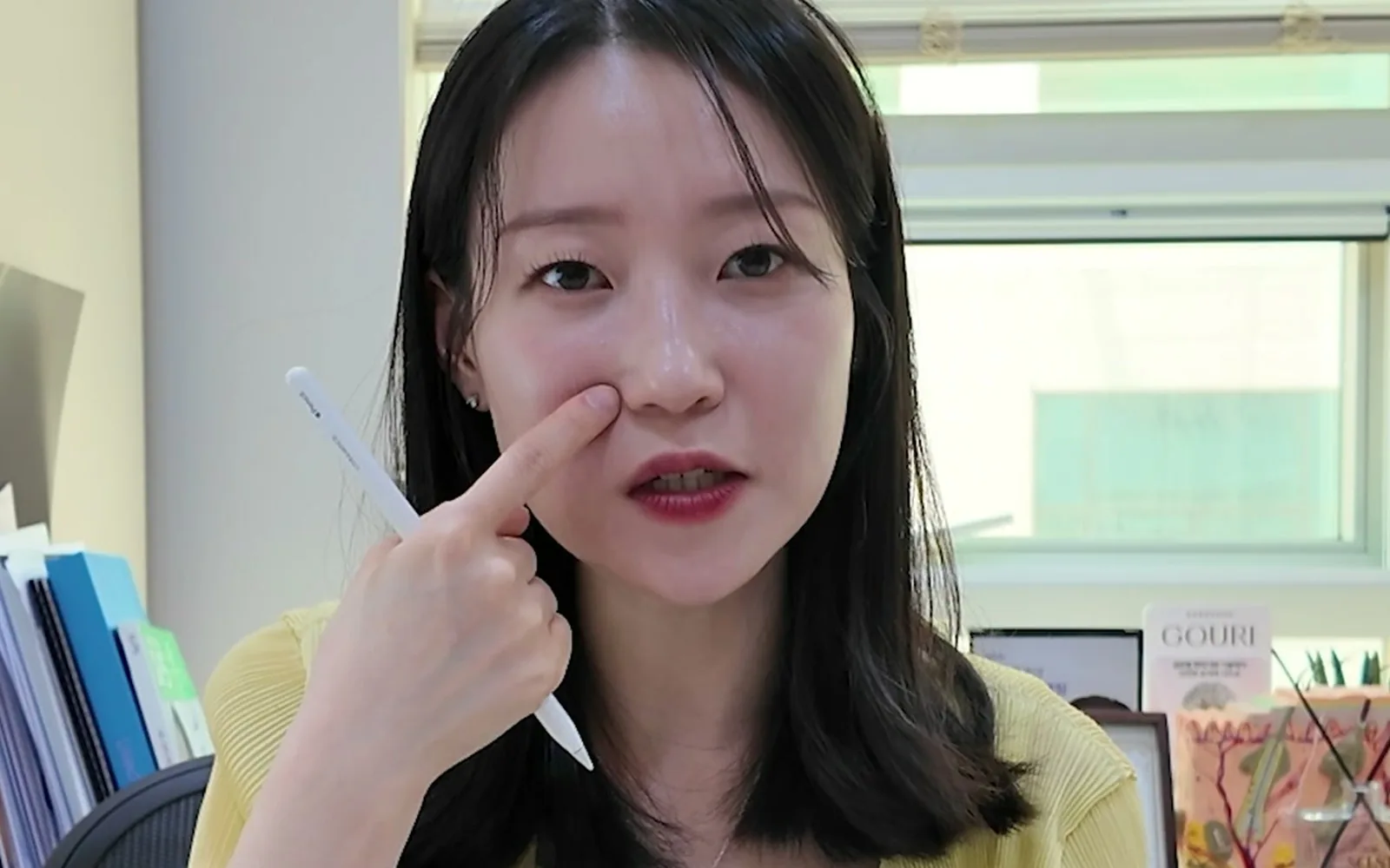 화장 낄 때마다 신경 쓰이는 팔자주름, 무조건 채우면 안 된다
