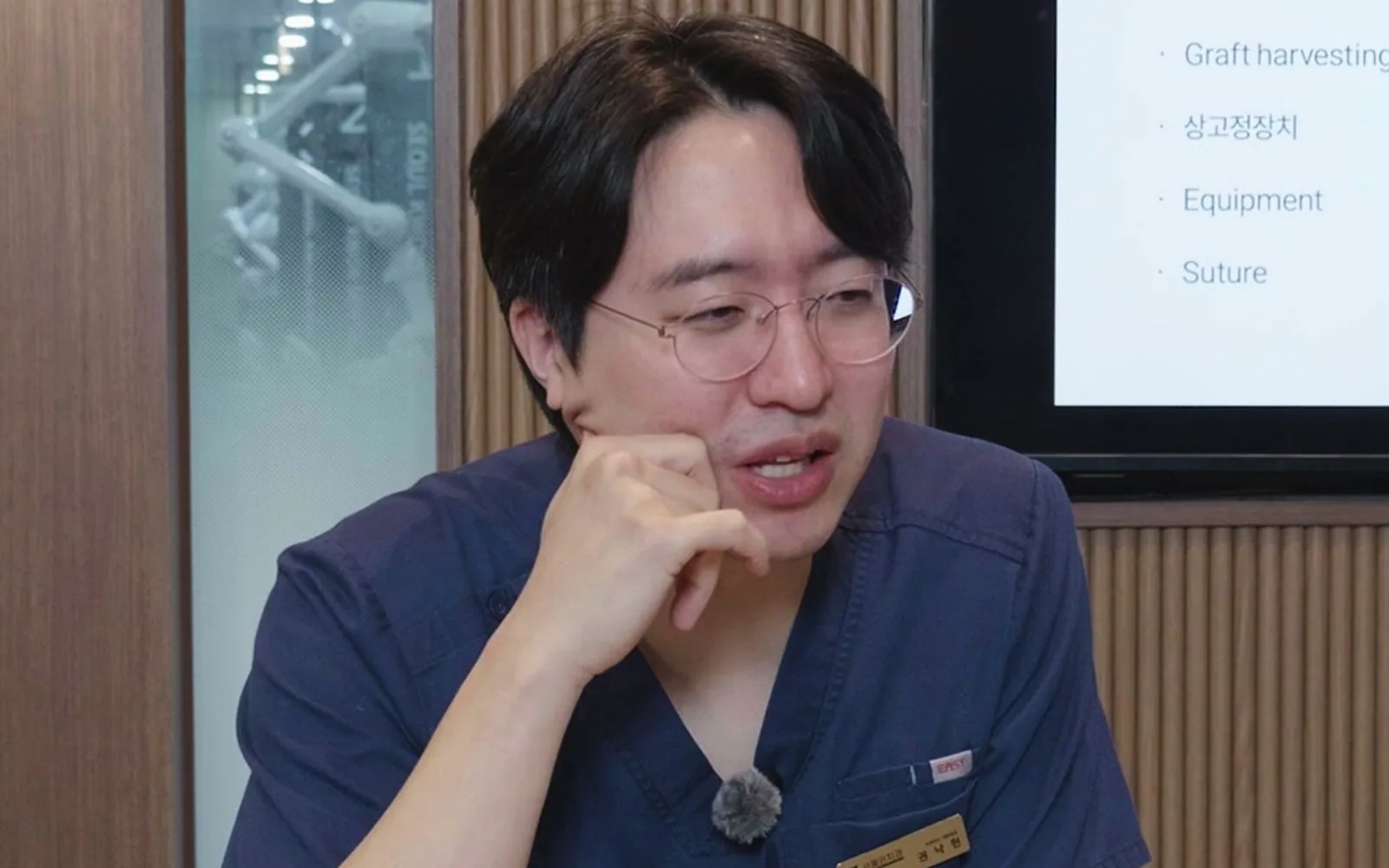 임플란트 후 푹 꺼진 잇몸, 뼈 이식만으론 채울 수 없다
