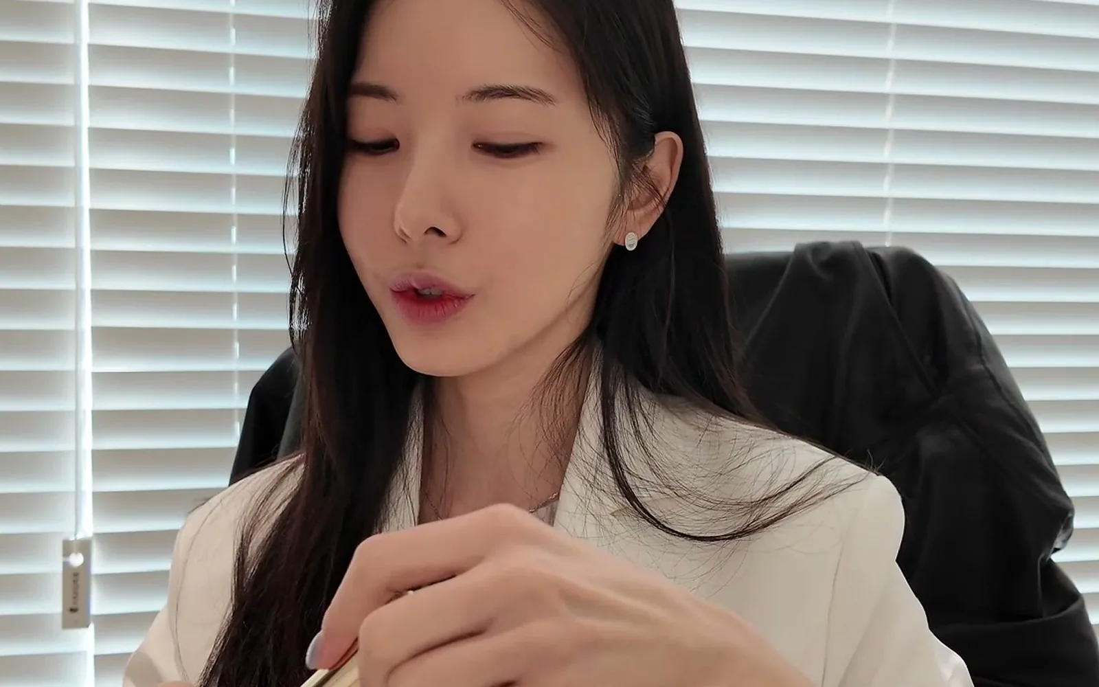 시술 티 팍팍 나는 어색한 얼굴, 원인은 무작정 채운 볼륨