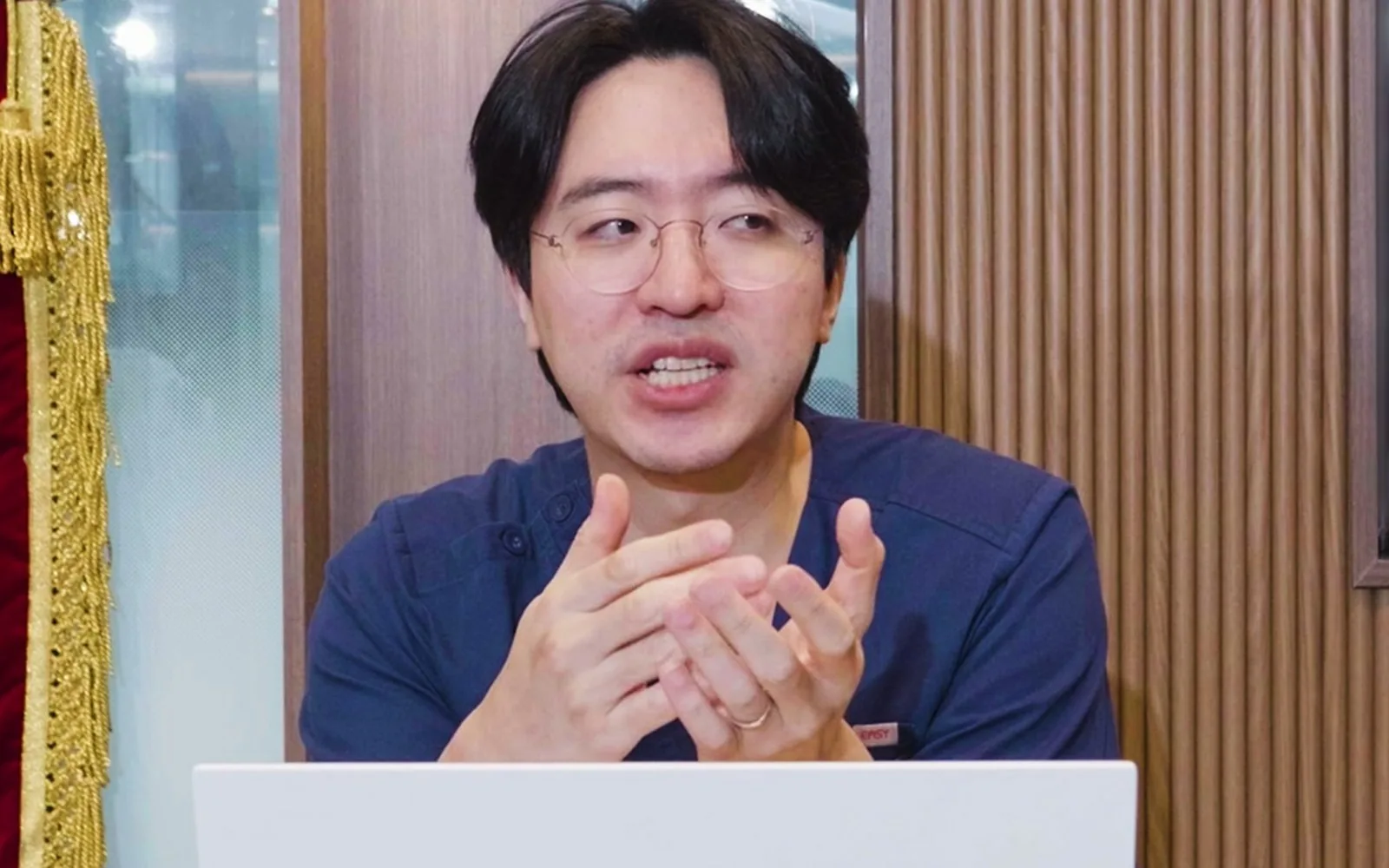 앞니 임플란트 뒤 이가 길어 보이는 진짜 이유