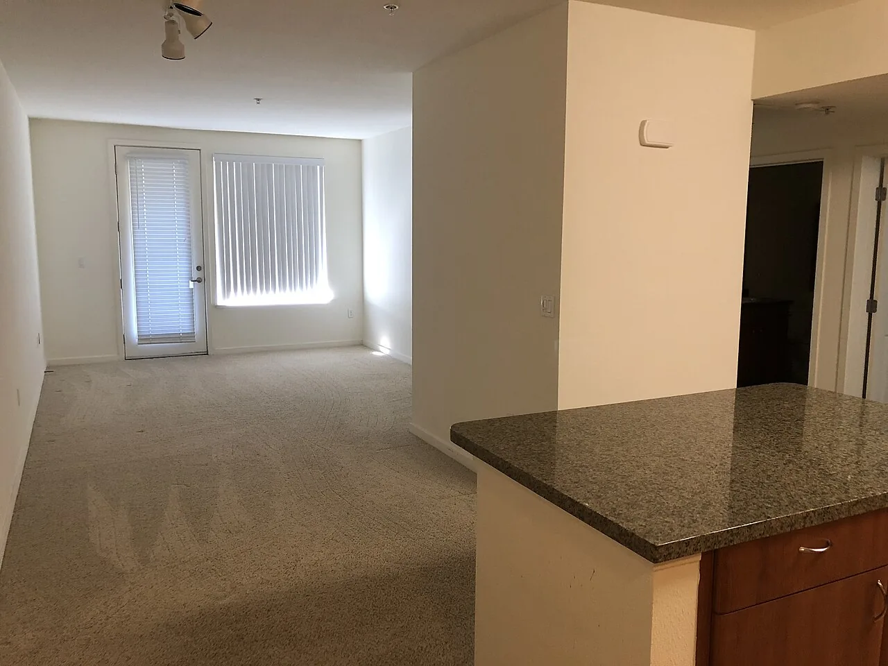 Apartment Living Room 1 2018-09-28