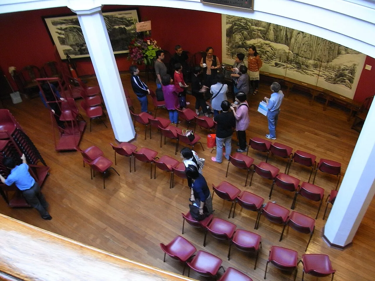 HKU 香港大學美術博物館 University Museum and Art Gallery UMAG hall visitors May-2012 Mr Yeung