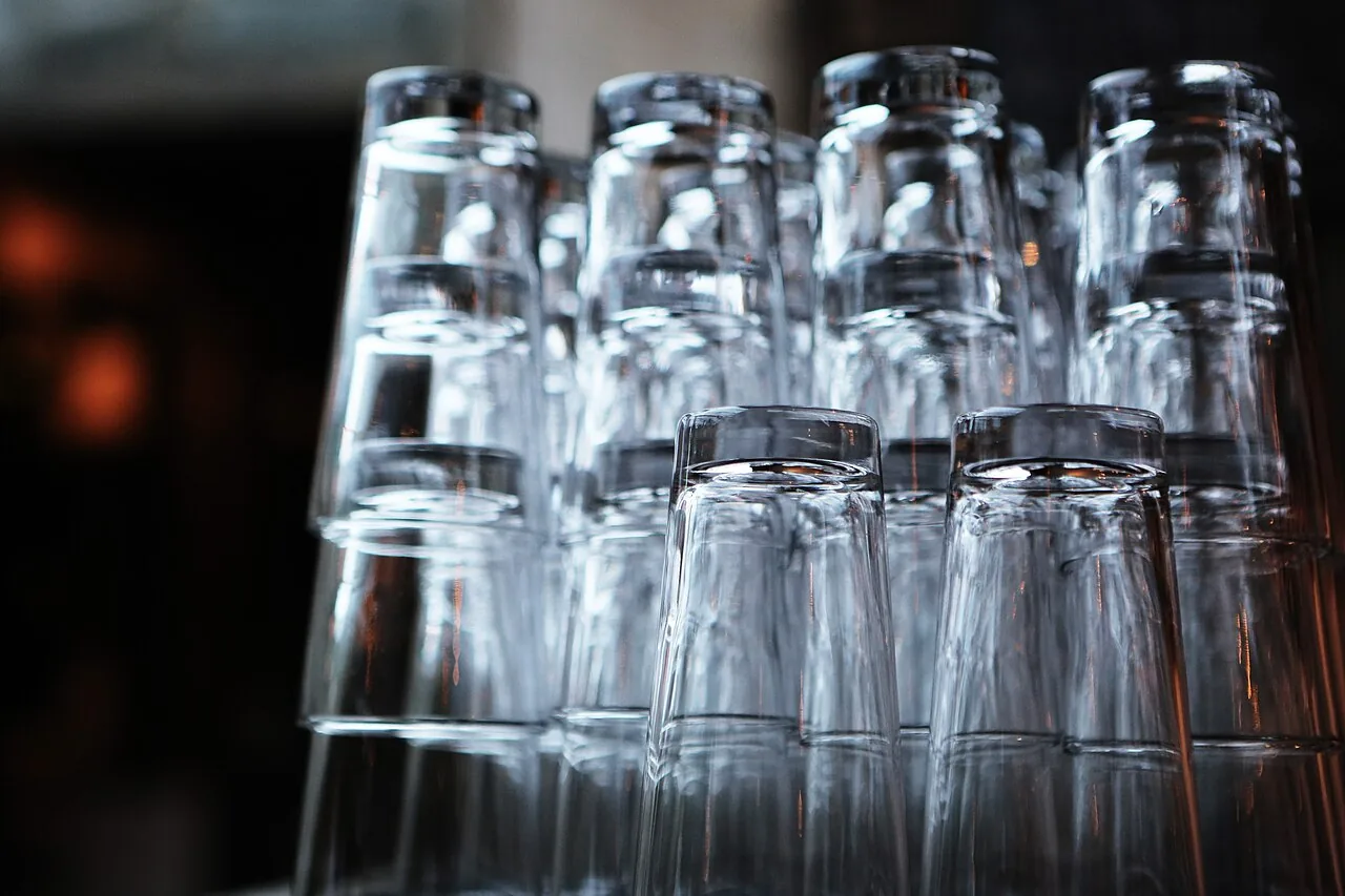 Alcohol-bar-glass-shooters (24218636552)